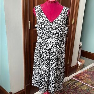 Charter club  dress  100% cotton V-neck  sleeveless black/white flowers  NWOT